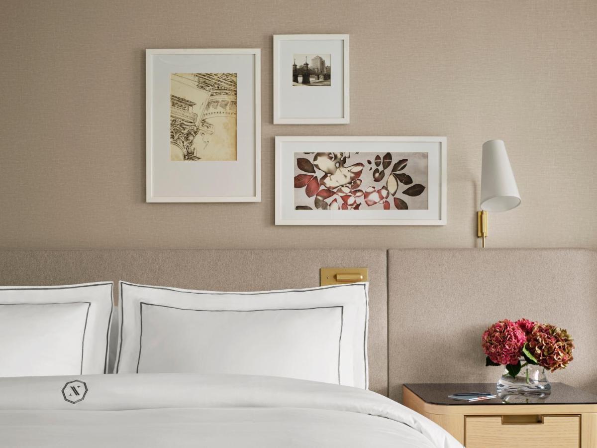 מלון The Newbury בוסטון מראה חיצוני תמונה A guest room at The St. Regis New York