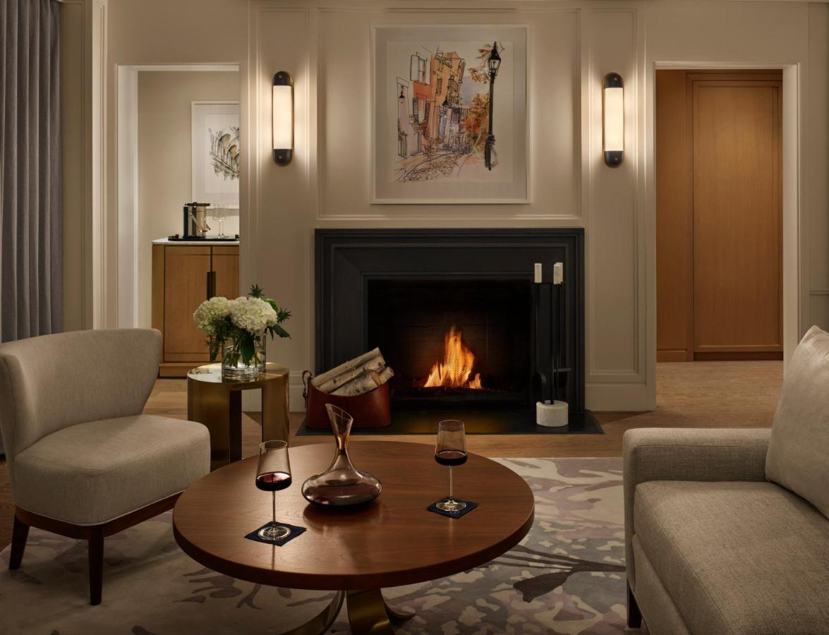 מלון The Newbury בוסטון מראה חיצוני תמונה A living room at The Ritz-Carlton, Washington, D.C.