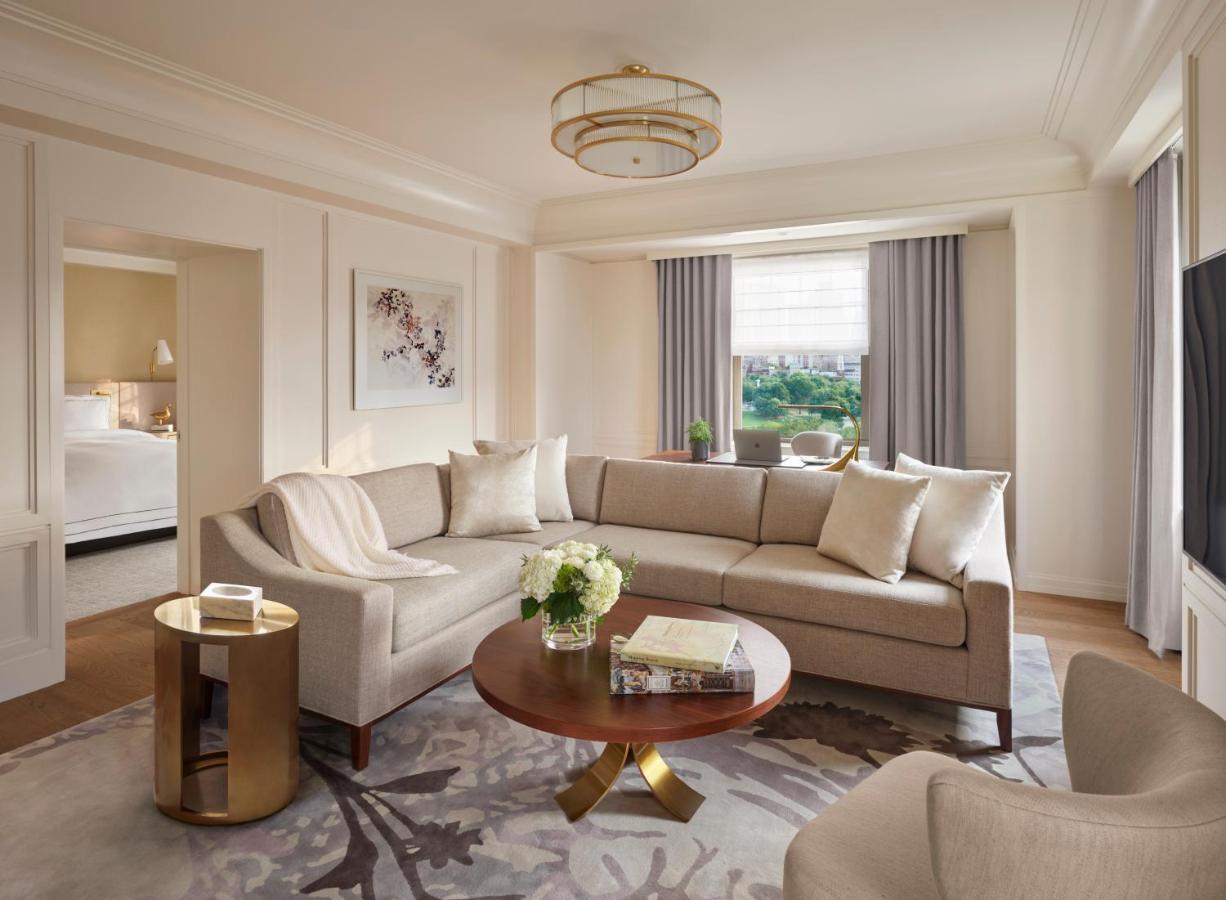 מלון The Newbury בוסטון מראה חיצוני תמונה A suite at The Carlyle