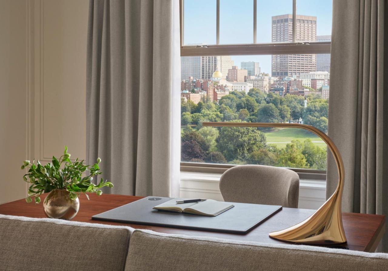 מלון The Newbury בוסטון מראה חיצוני תמונה The Central Park Tower desk lamp