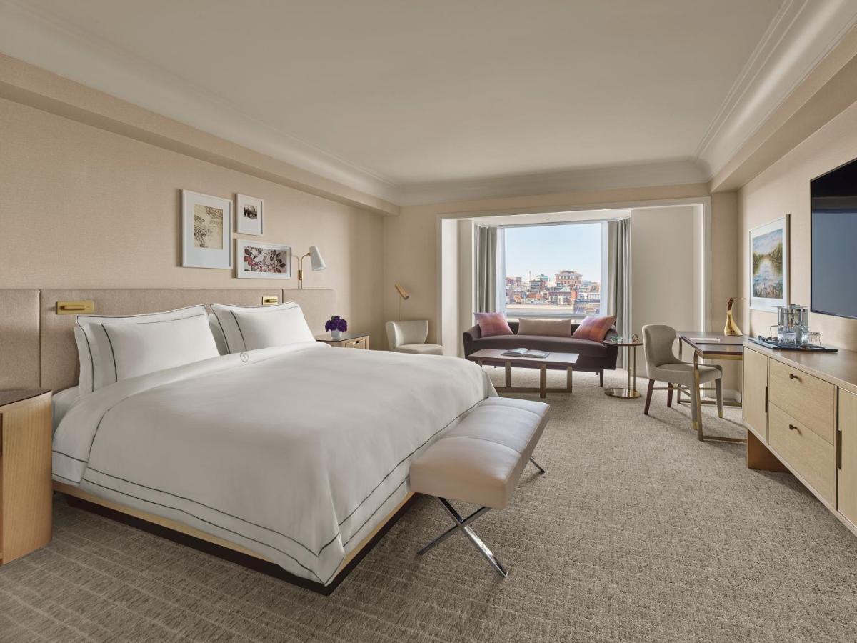מלון The Newbury בוסטון מראה חיצוני תמונה A guest room at the Four Seasons Hotel