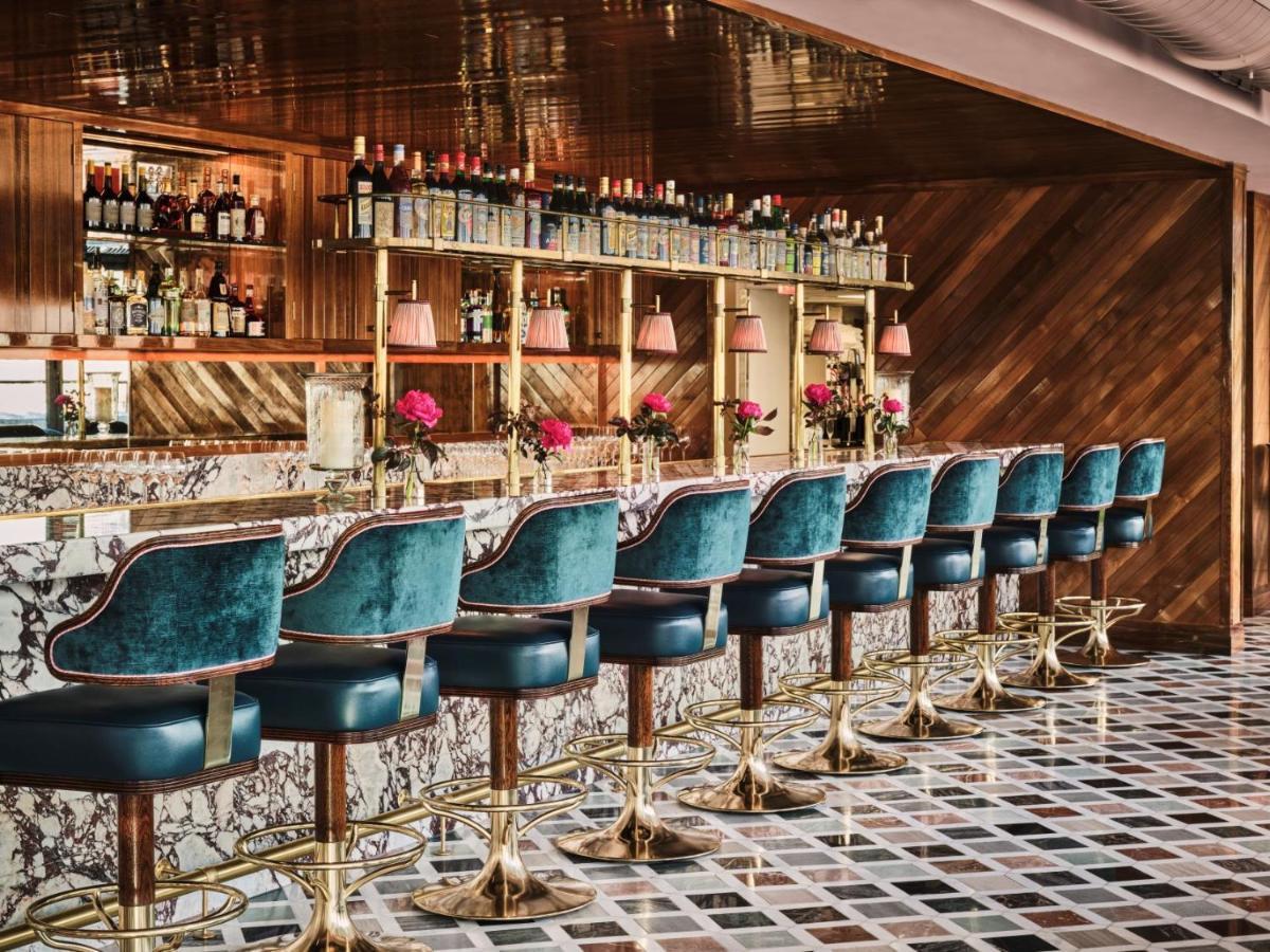 מלון The Newbury בוסטון מראה חיצוני תמונה The bar at the 1930s-inspired restaurant