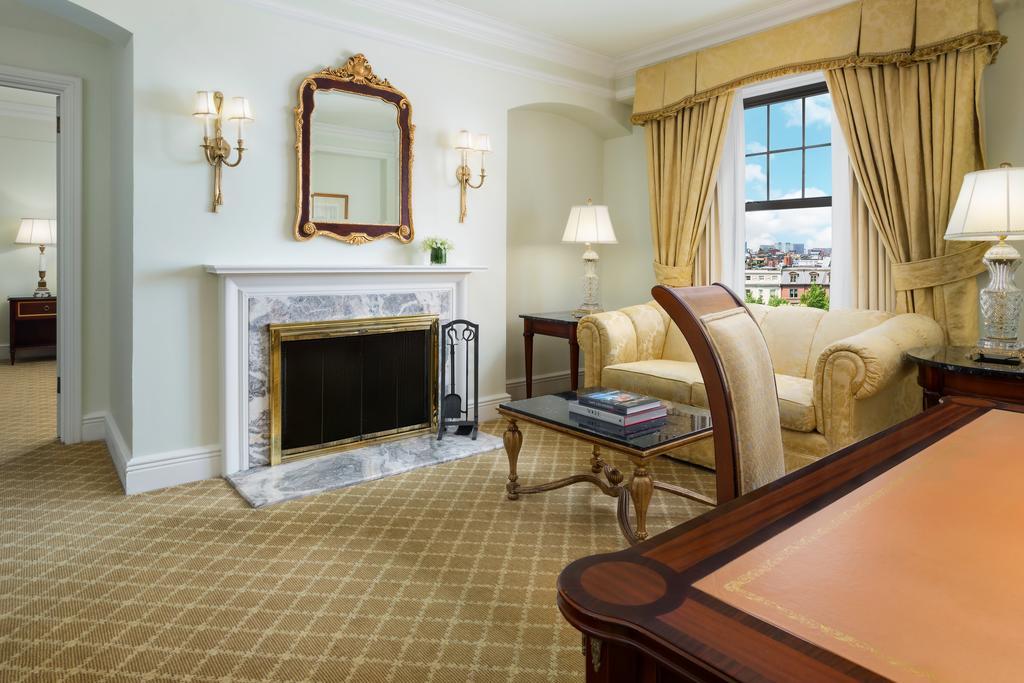מלון The Newbury בוסטון מראה חיצוני תמונה A living room at the Waldorf Astoria New York