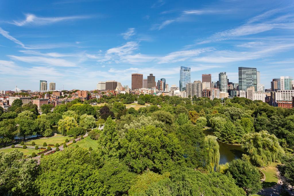 מלון The Newbury בוסטון מראה חיצוני תמונה View of Boston from the Public Garden